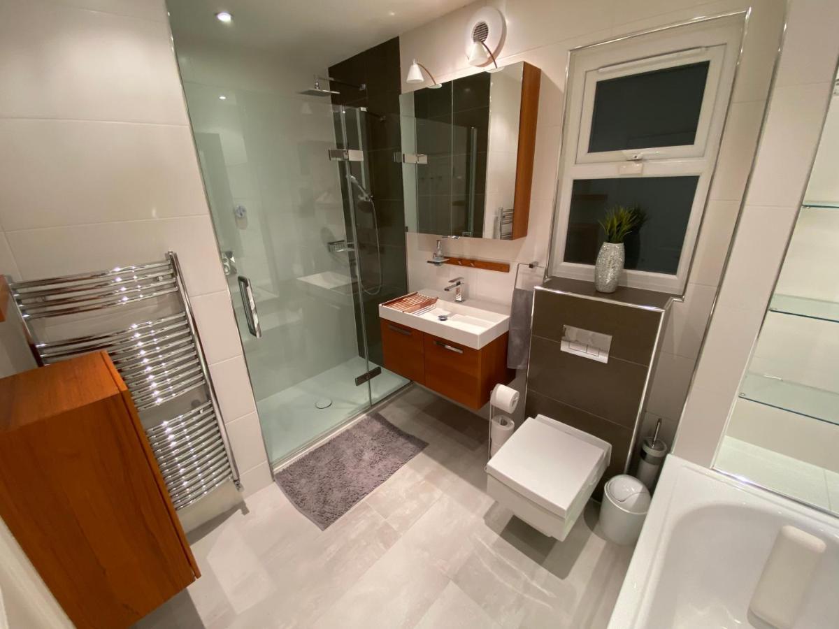 Private Rooms In Excellent Family House ,Zone 2 London Exteriör bild