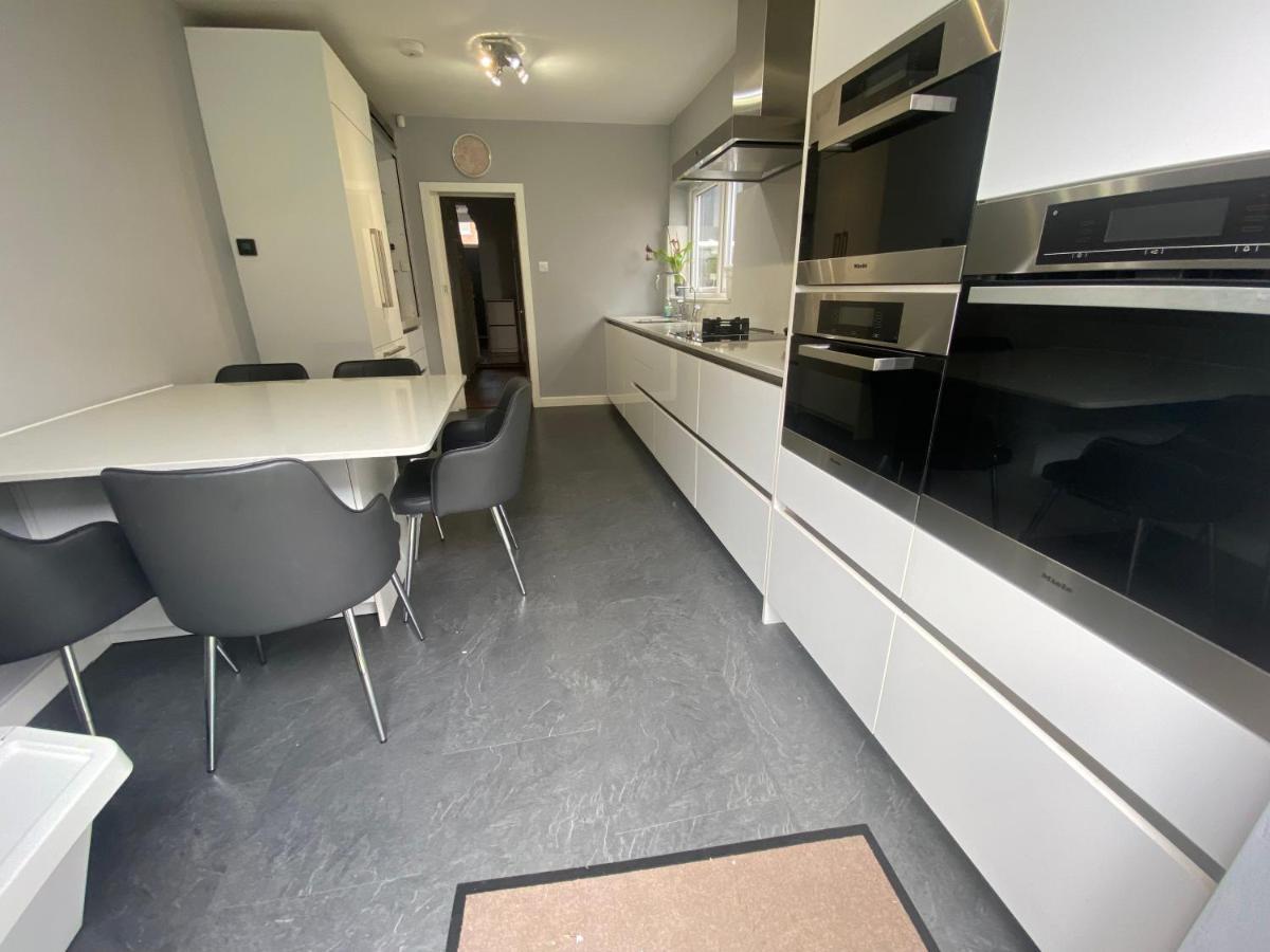 Private Rooms In Excellent Family House ,Zone 2 London Exteriör bild