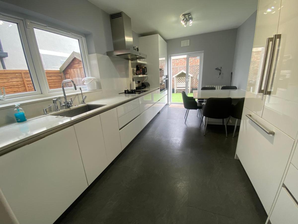 Private Rooms In Excellent Family House ,Zone 2 London Exteriör bild