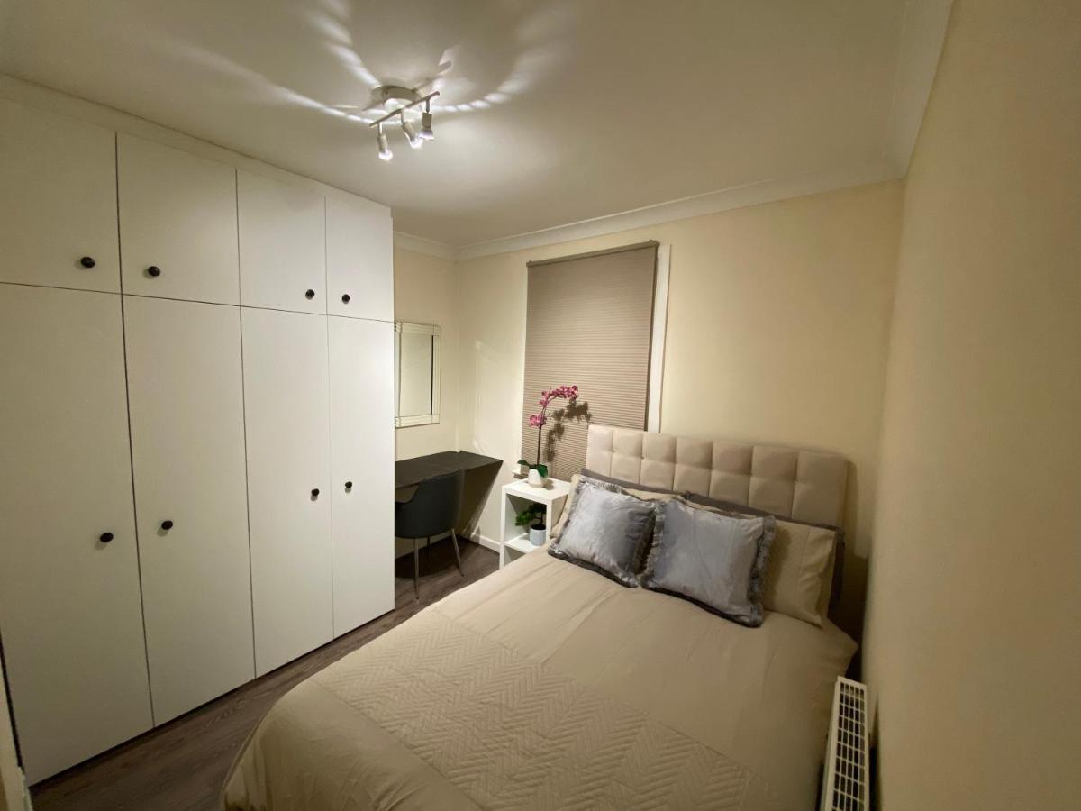 Private Rooms In Excellent Family House ,Zone 2 London Exteriör bild