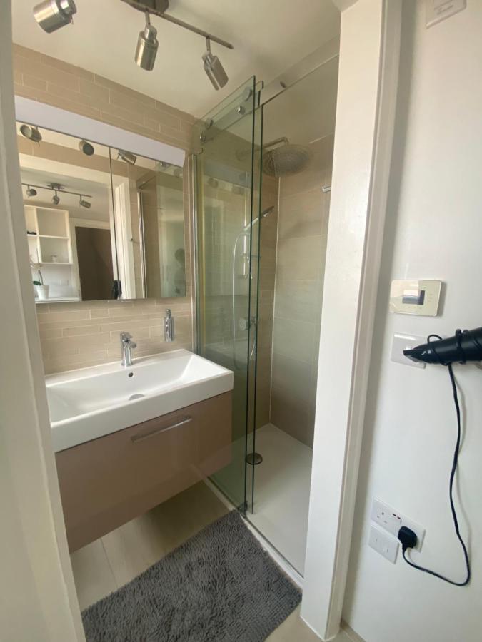 Private Rooms In Excellent Family House ,Zone 2 London Exteriör bild